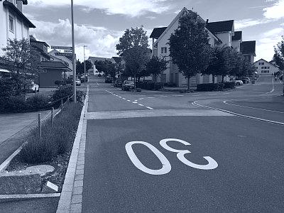 Neuer Asphaltbelag und neue Markierung