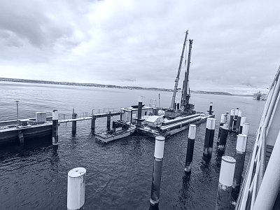 Ponton mit Bohrgerät