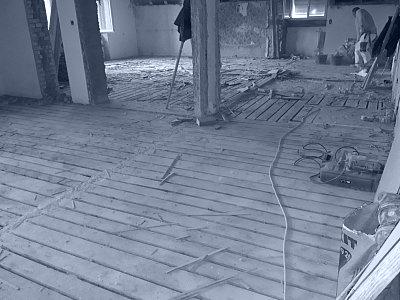 Ertüchtigung Holzbalkendecke mit Bretterboden